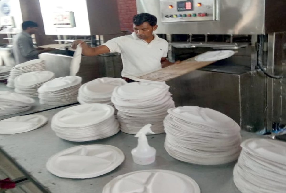 Disposable crockery is being made from sugarcane bagasse after a good option to avoid pollution
