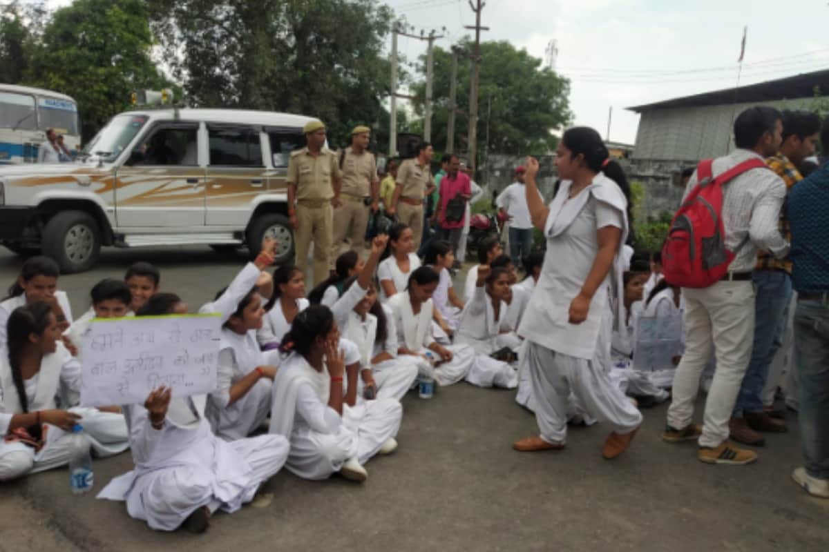 Polytechnic girls students in saharanpur protest against cleaning toilets forcibly
