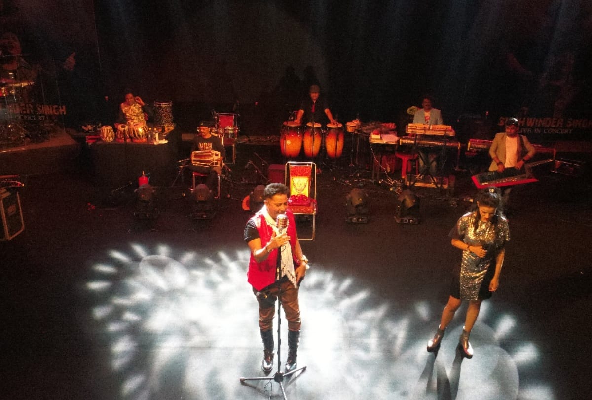 sukhwinder dazzles in moradabad in amar ujala star night
