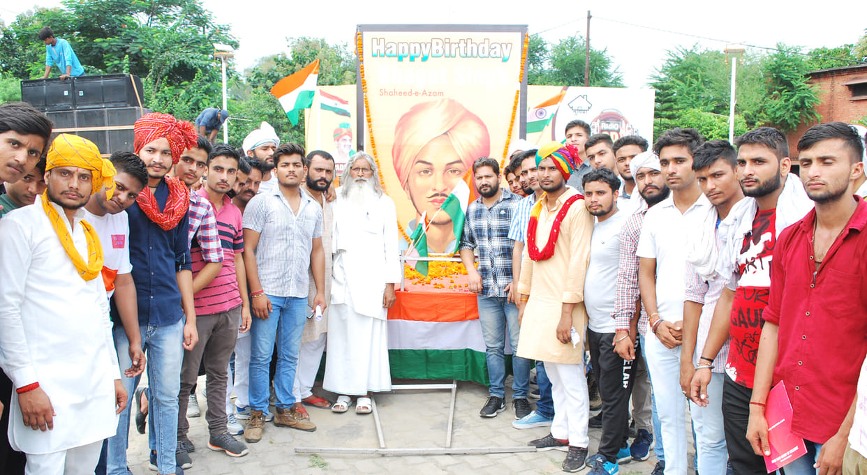 Youth paid tribute to martyrs