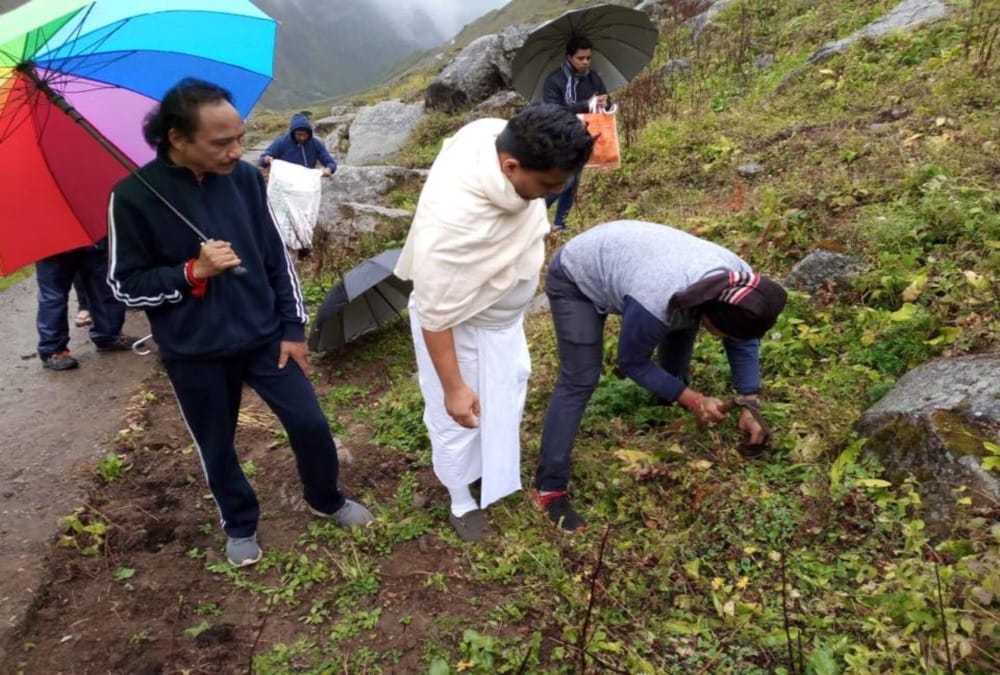 Patanjali CEO Acharya Balkrishna spent time in kedarnath for yagya and Meditation