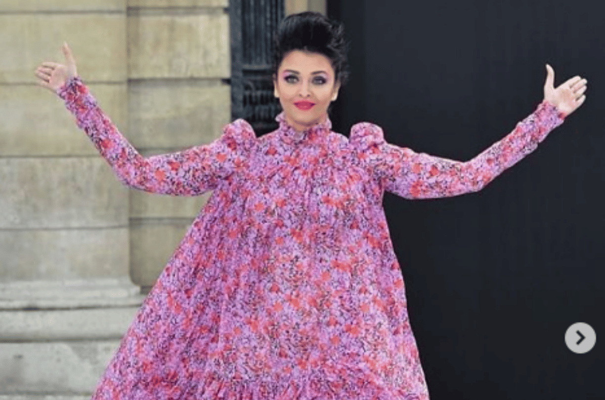 aishwarya rai look stunning in throwback photo wearing red saree