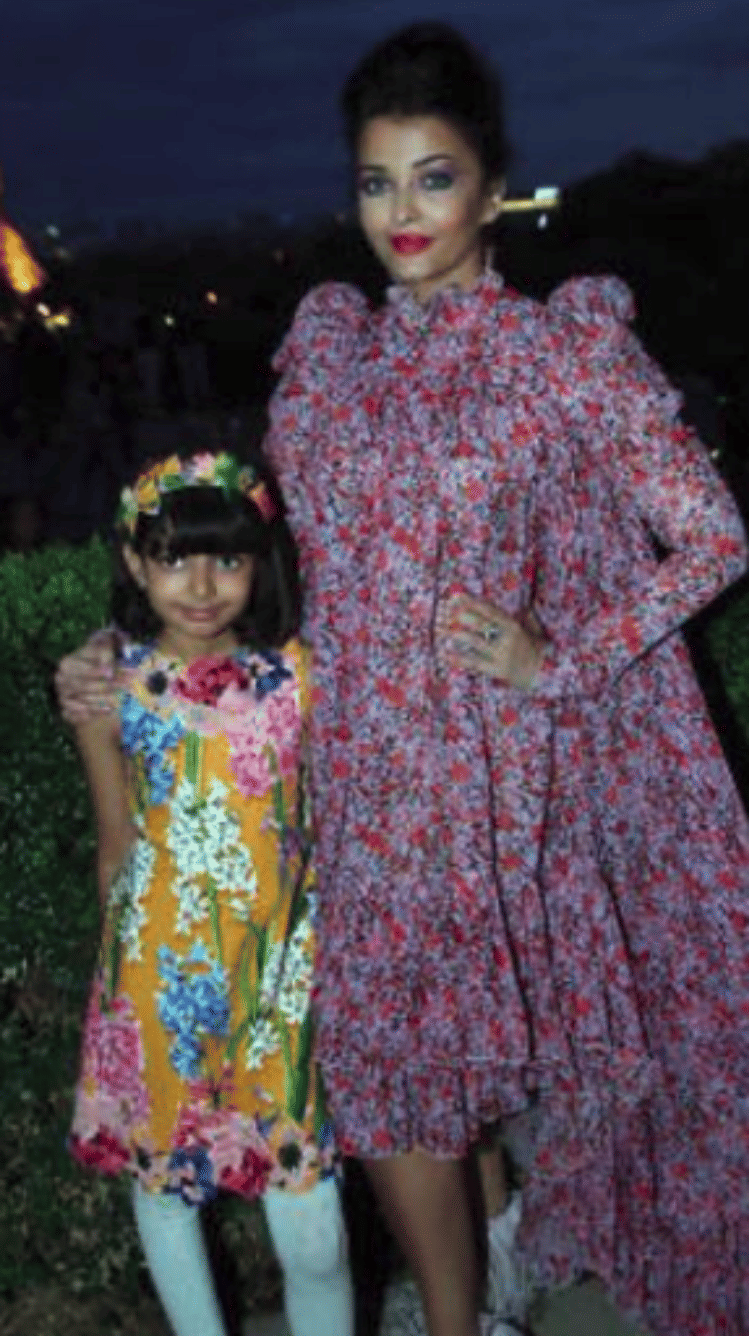 aishwarya rai with aaradhya in paris fashion week here picture