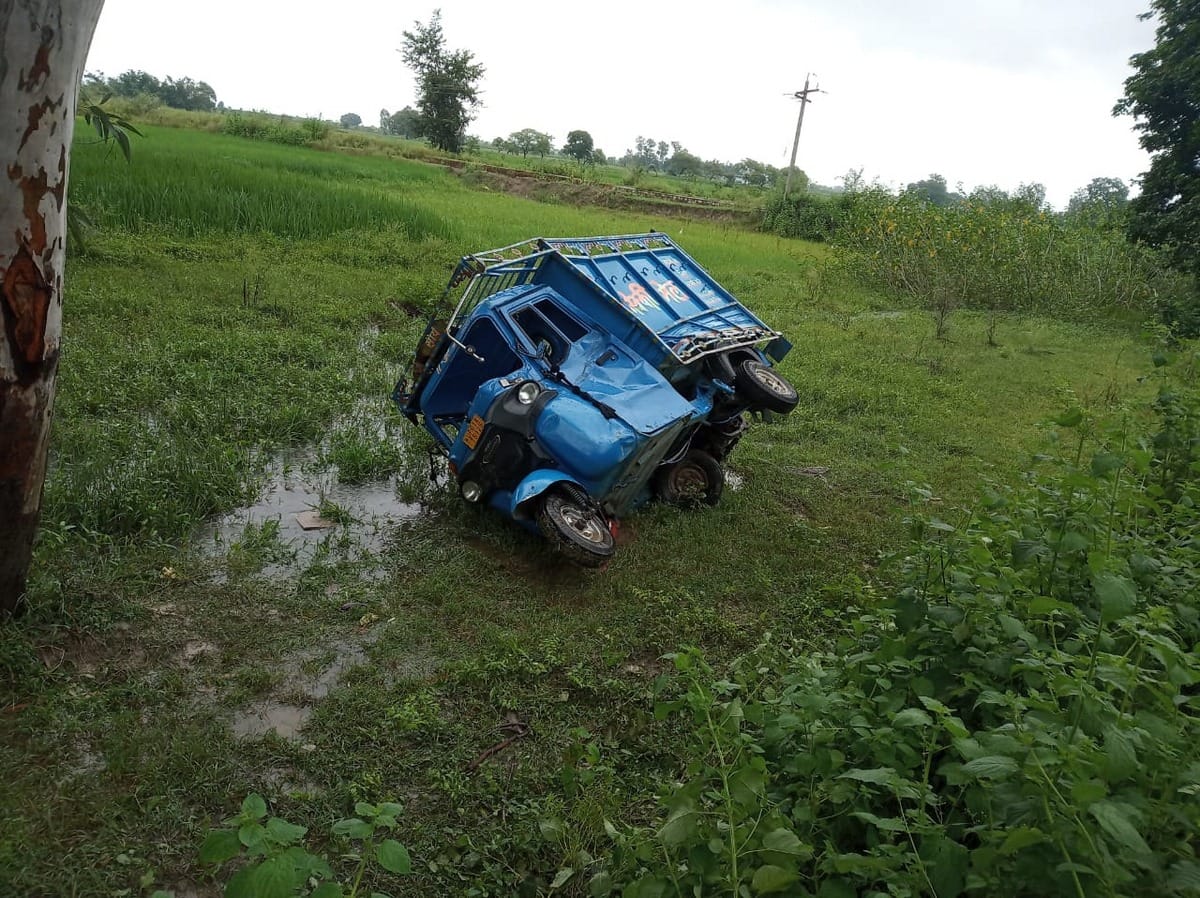 train auto collission in railway crossing in sonbhadra