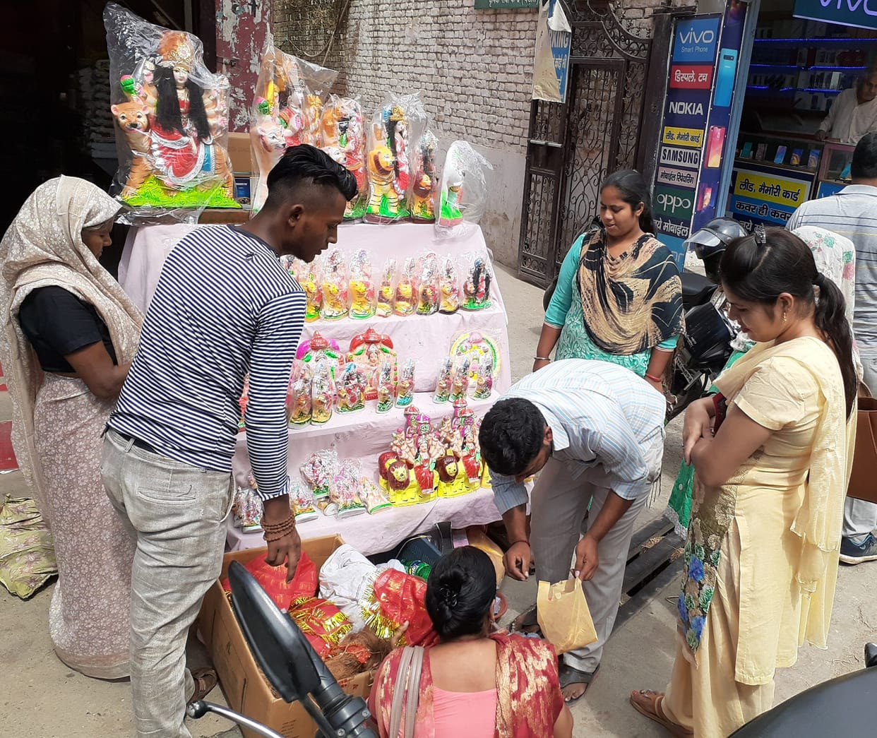 Navratri starts from today, markets are ready