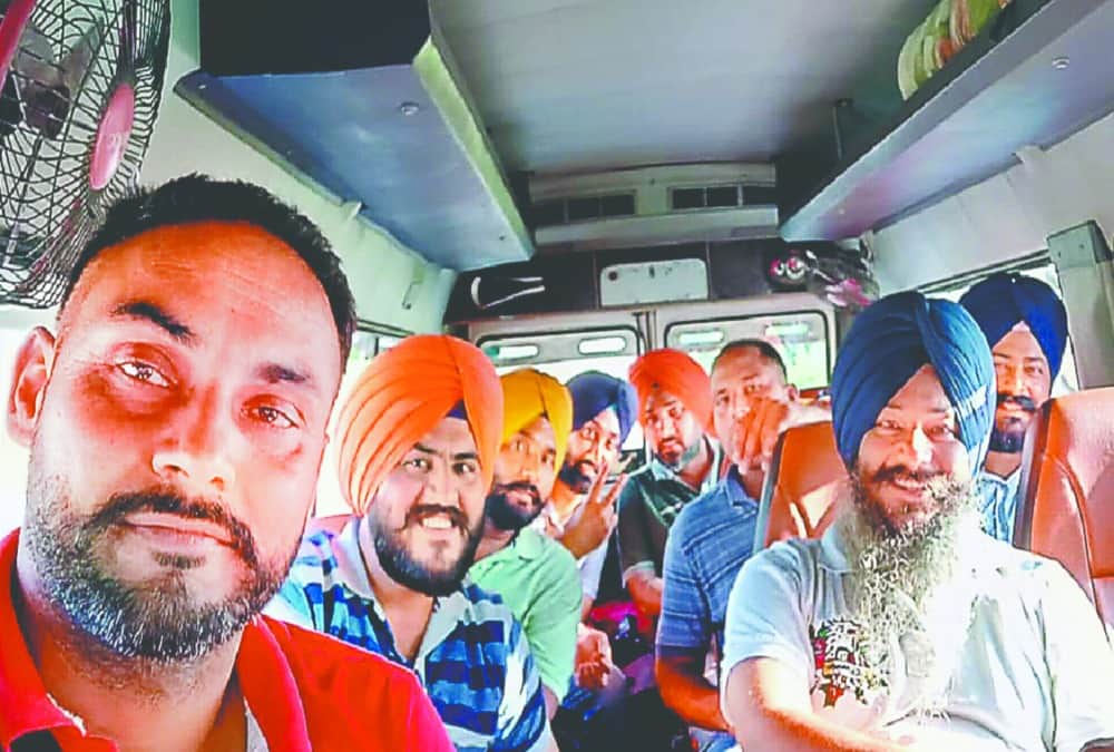 Pilgrims take selfie before death in Tempo traveller Accident on badrinath Highway