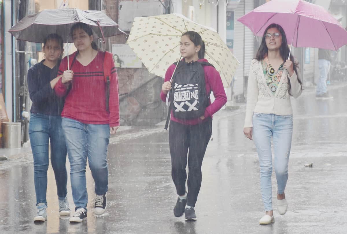 fresh snowfall today in Hanuman Tibba near Manali and Rohtang pass Himachal Pradesh