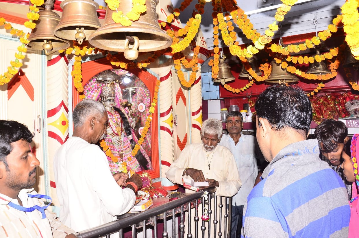 Devotees gathered in temples to worship Maa Shailputri