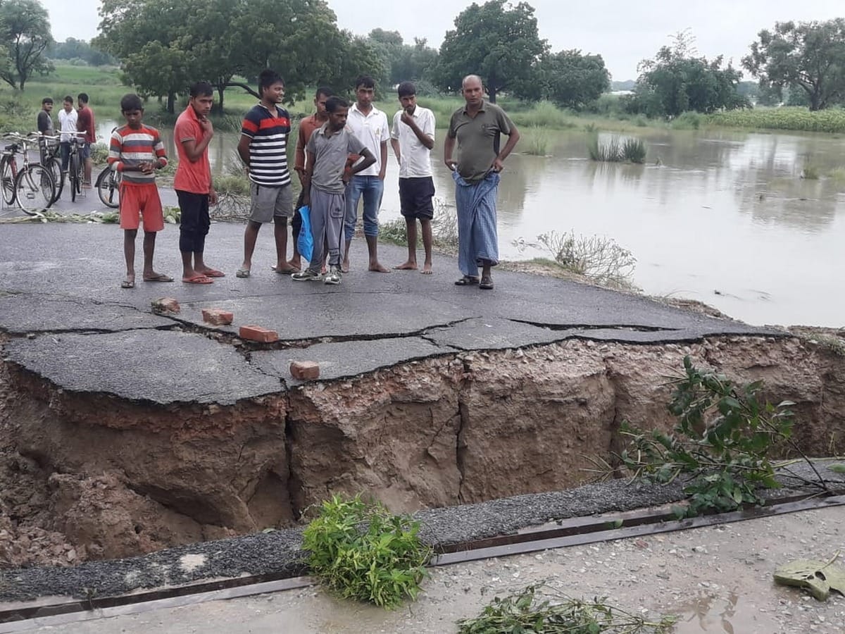heavy rain effect villages lost contact deep pit in road in Ghazipur