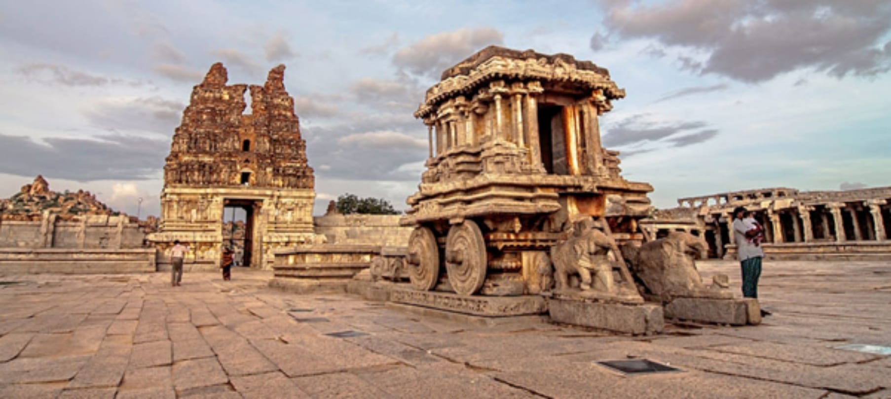 these are the humpi famous temple