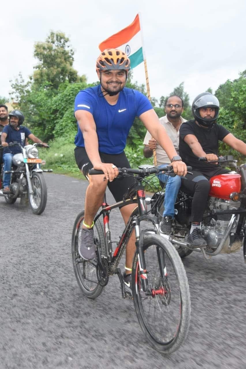 MLA cycled 125 km for environmental protection