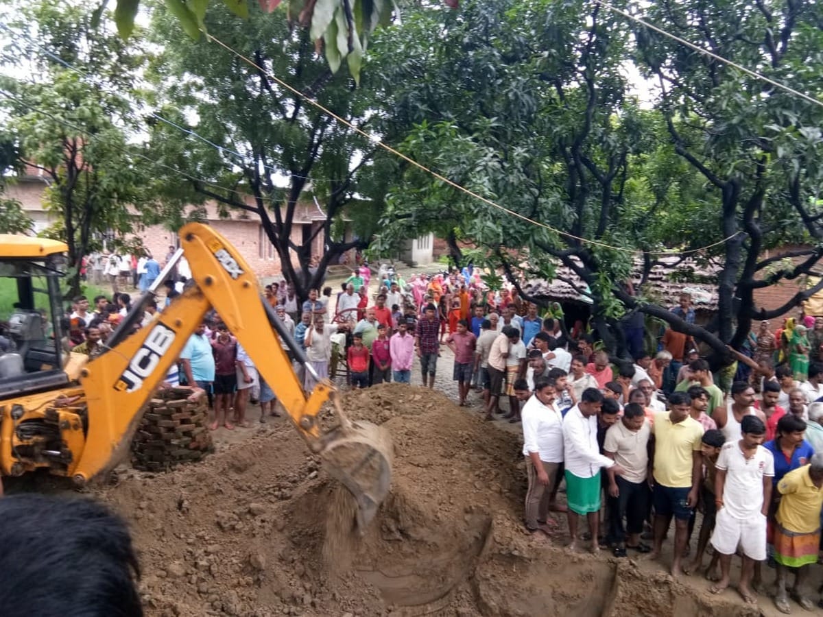 woman missing in land hole in jaganpur jaunpur
