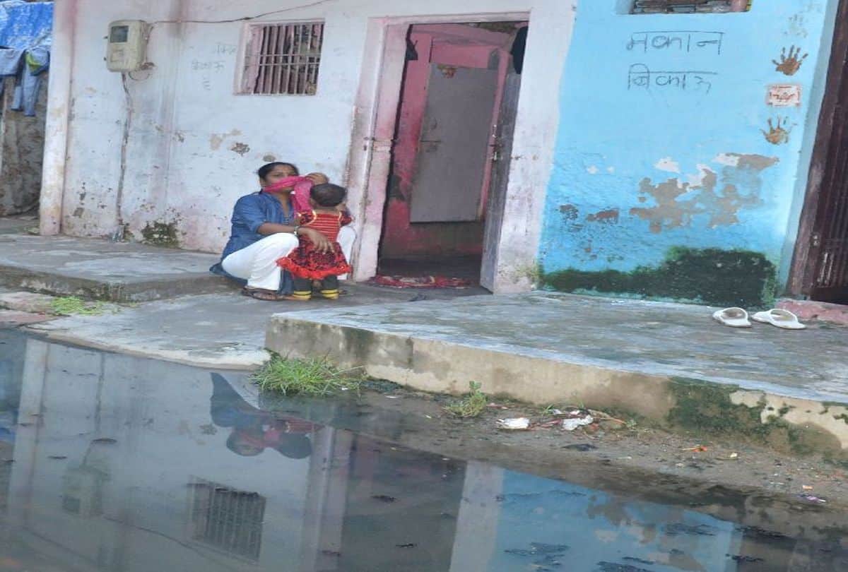 people want sell their house due to sewer problem in agra