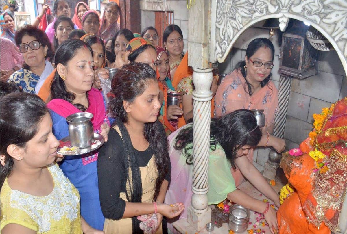 shardiya navratri 2019 devotees gathered in devi temples agra news