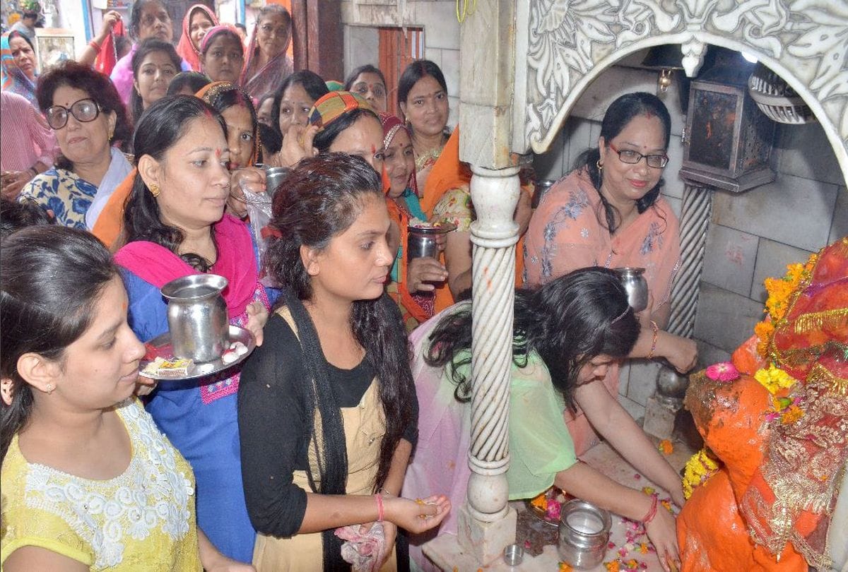 shardiya navratri 2019 devotees gathered in devi temples agra news