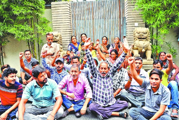 victim families Of rail accident Protests In Amritsar