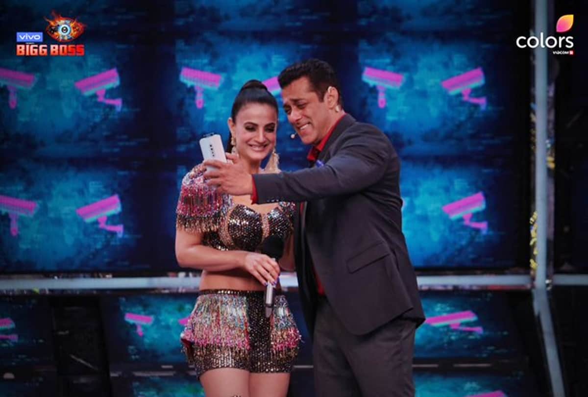 When Ameesha Patel had sent a legal notice to her father for mismanaging her accounts