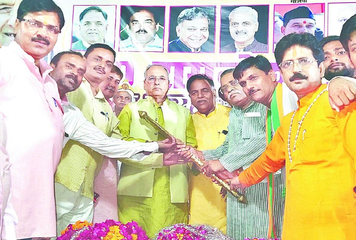 up minister ram naresh agnihotri in mainpuri