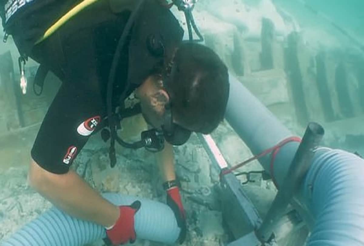 1700 year old shipwreck found on the coast of majorca spain with more than 100 Roman amphora