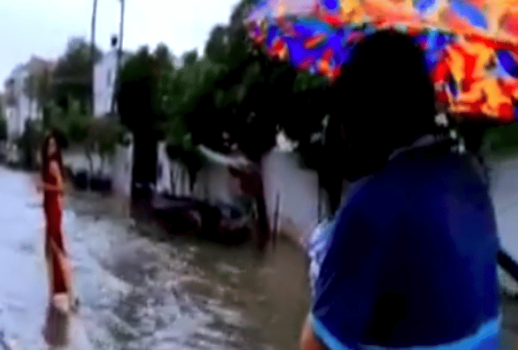 patna flood model aditi singh and photographer saurav anuraj pictures trolled