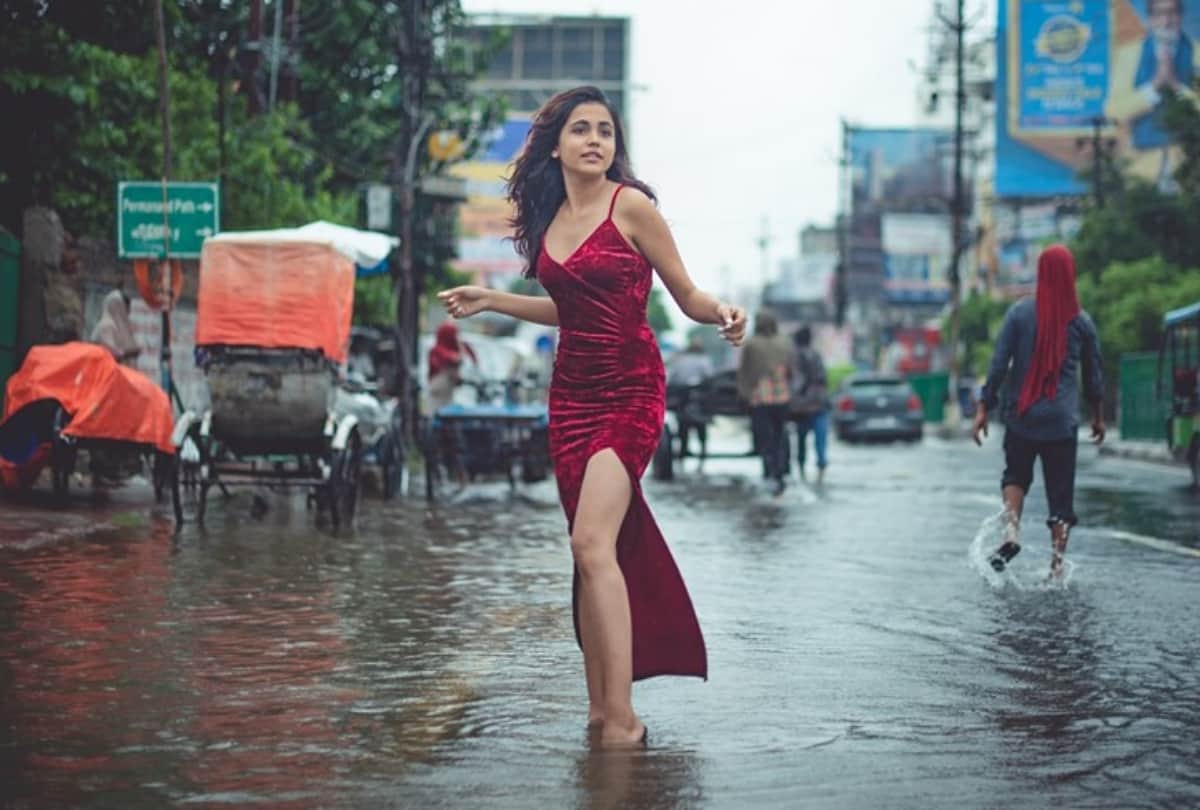 patna flood model aditi singh and photographer saurav anuraj pictures trolled