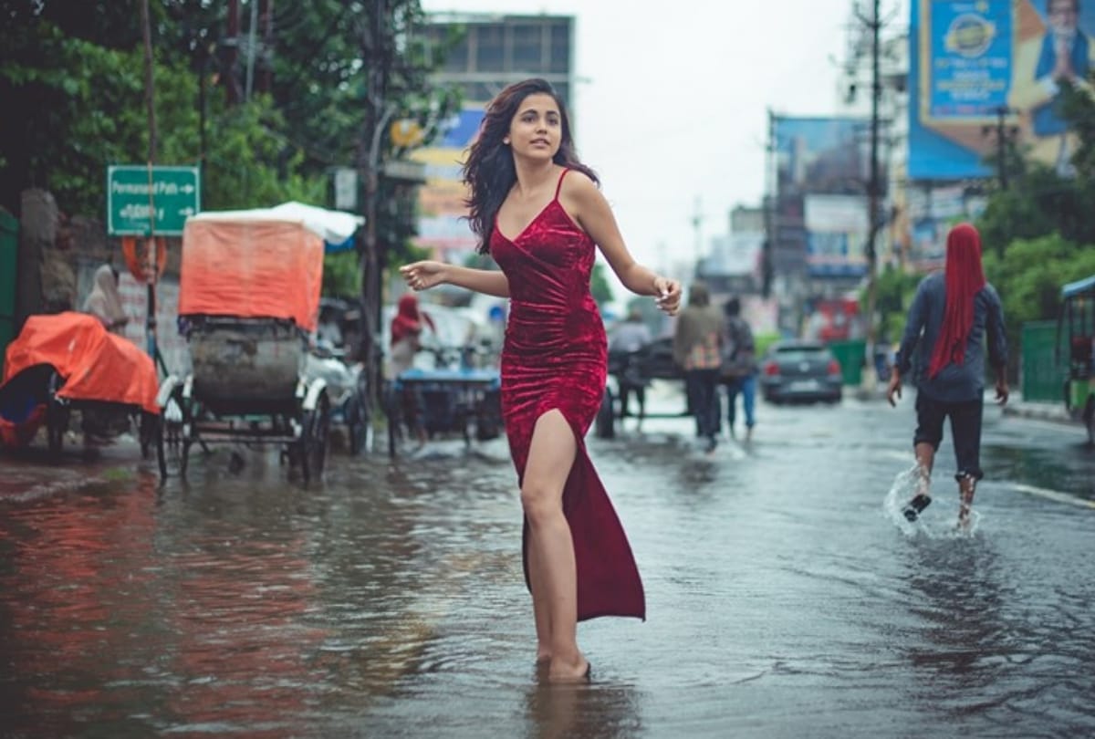 patna flood model aditi singh and photographer saurav anuraj pictures trolled