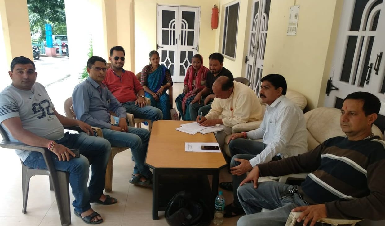 protest against the closing of SE office