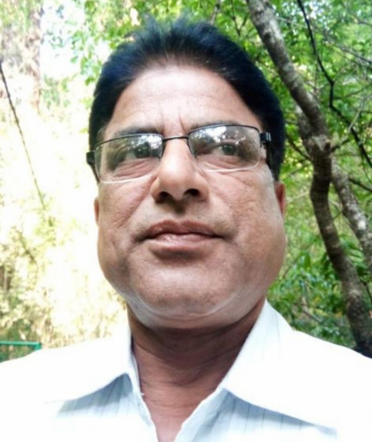 Retired army commits suicide by hanging from railings