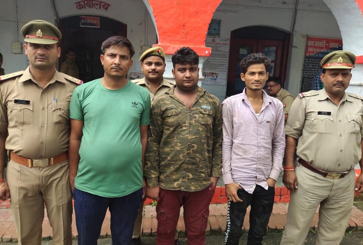 three animal smugglers caught with fifteen camels in lucknow