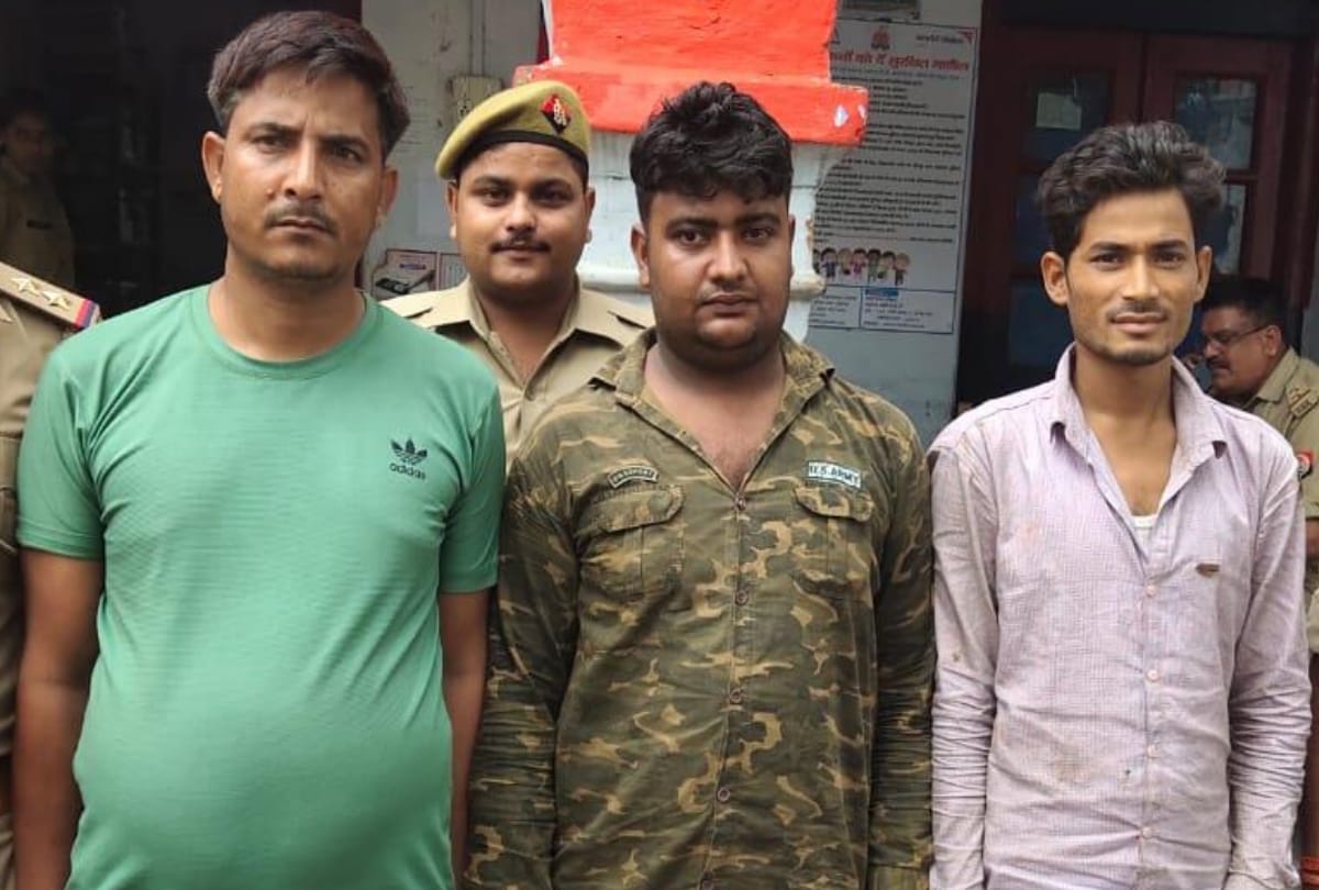 three animal smugglers caught with fifteen camels in lucknow