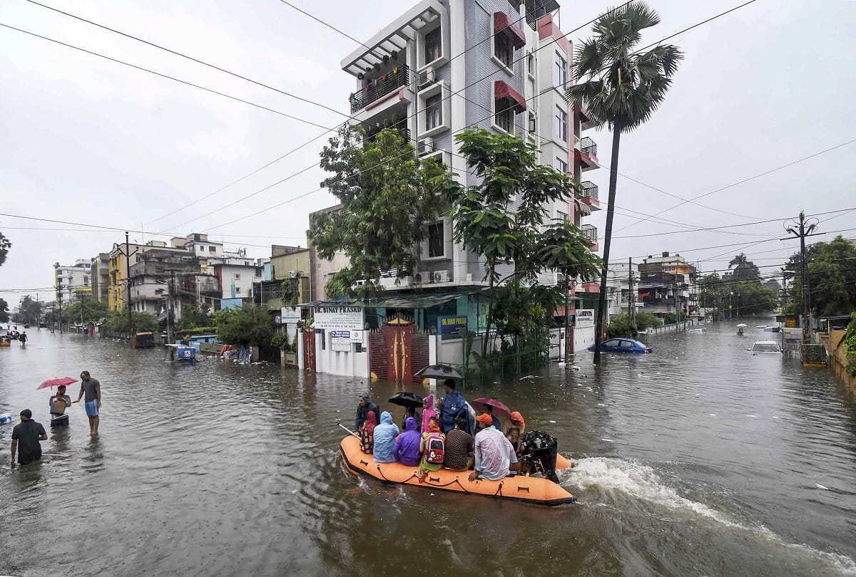 Due to continuous rains in Bihar Mumbai Patna and Delhi Patna flight diverted