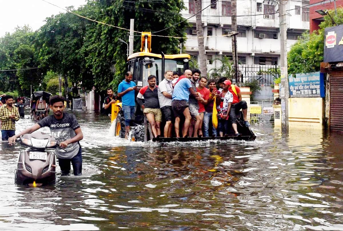 Abhishek Bachchan Manoj bajpayee Pankaj Tripathi Tweets On Bihar Flood