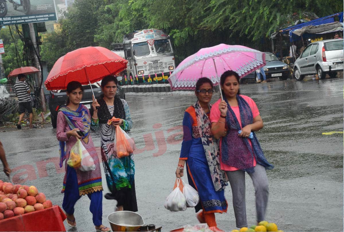 As the weather turns, many areas of Jammu division have become colder than Kashmir Valley