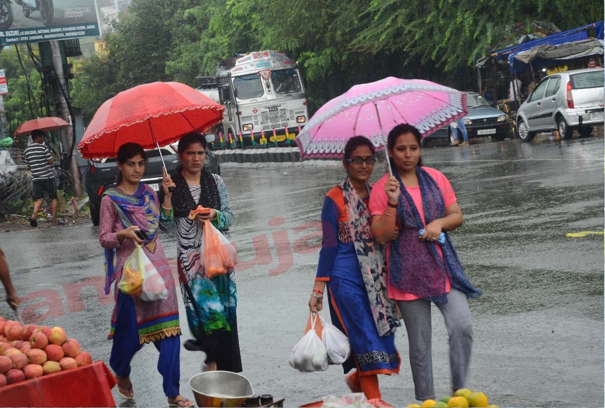 As the weather turns, many areas of Jammu division have become colder than Kashmir Valley