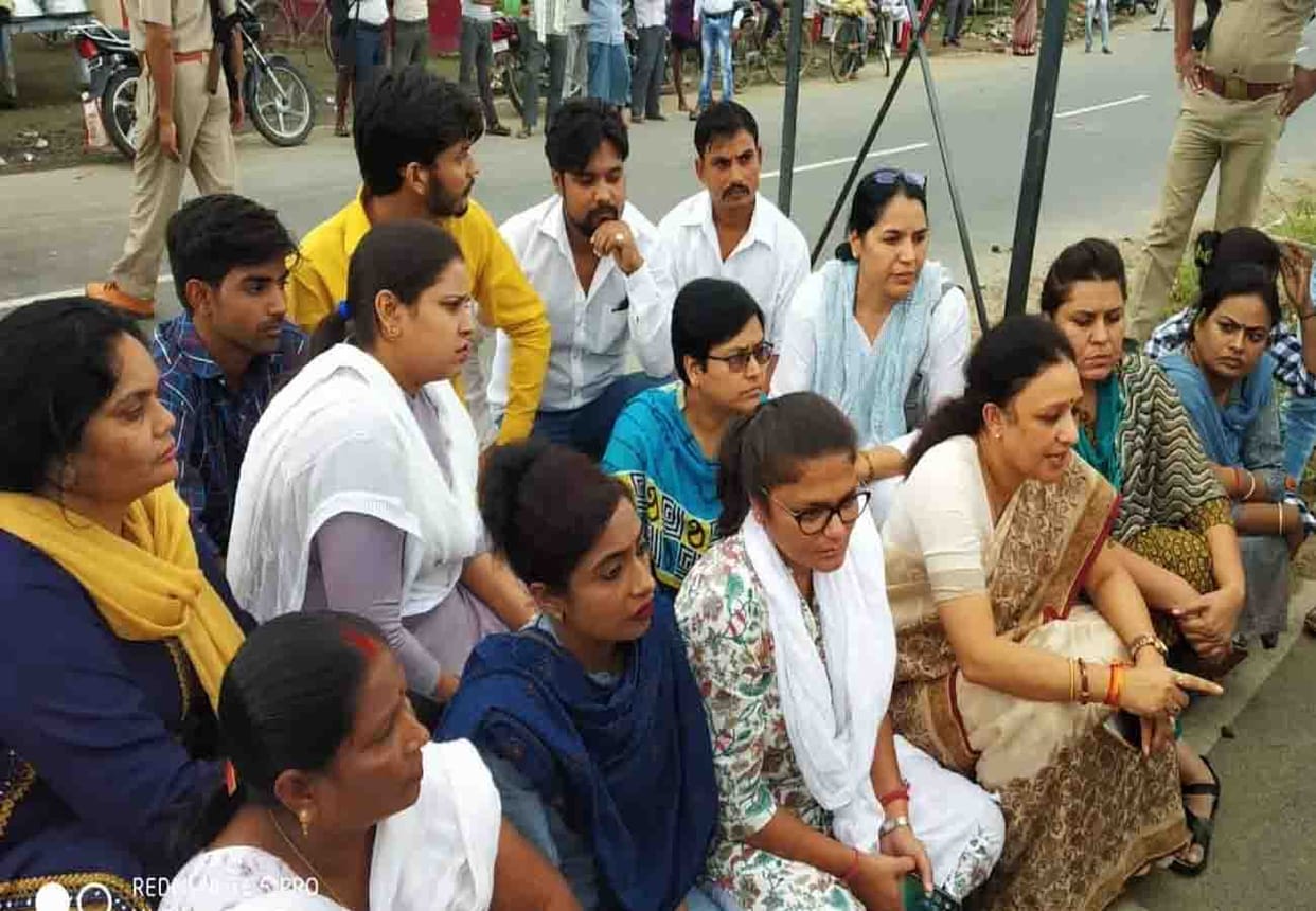 Swami Chinmayananda case, Congressman started picket to stop going to Shahjahanpur