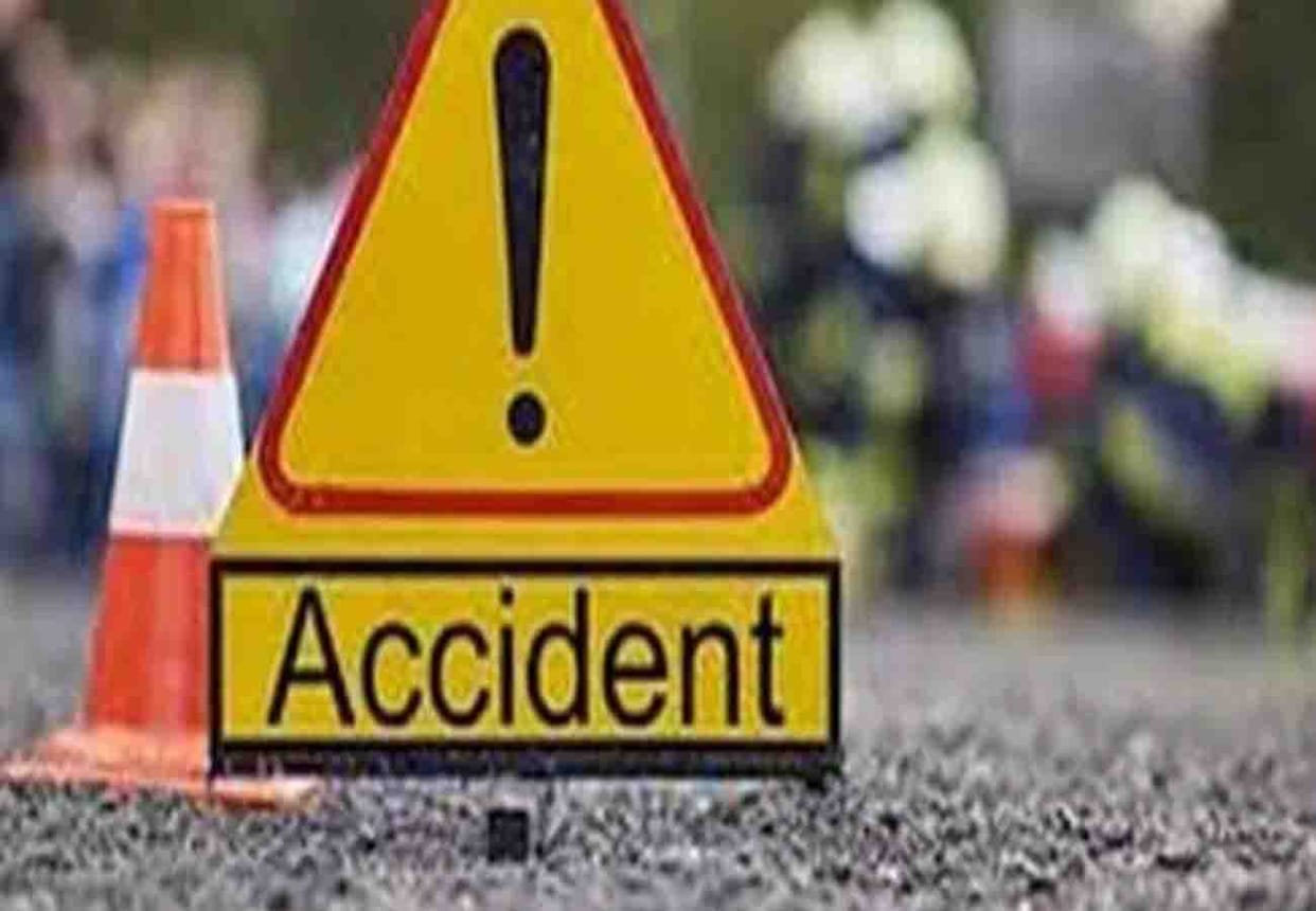 road accident in banda, husband and wife died