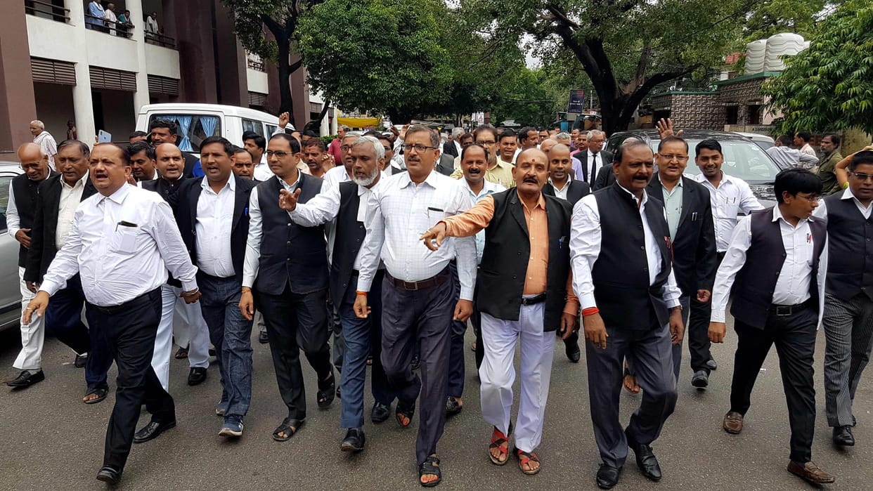 Advocates of Azm demanded transfer of guilty accountant