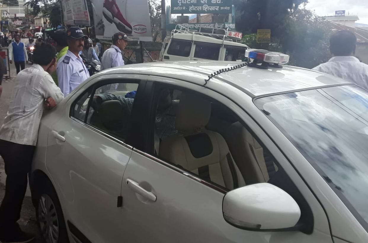 UP police officer's challan for blue lights on car