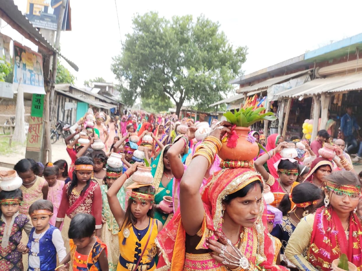 300 women took out Kalash Yatra