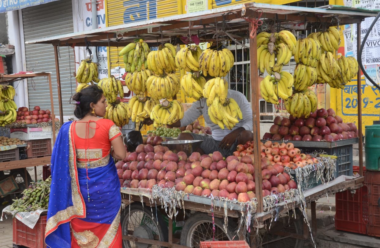 40 to 70 rupees more expensive in Navratri, demand for fruits, bananas and apples more