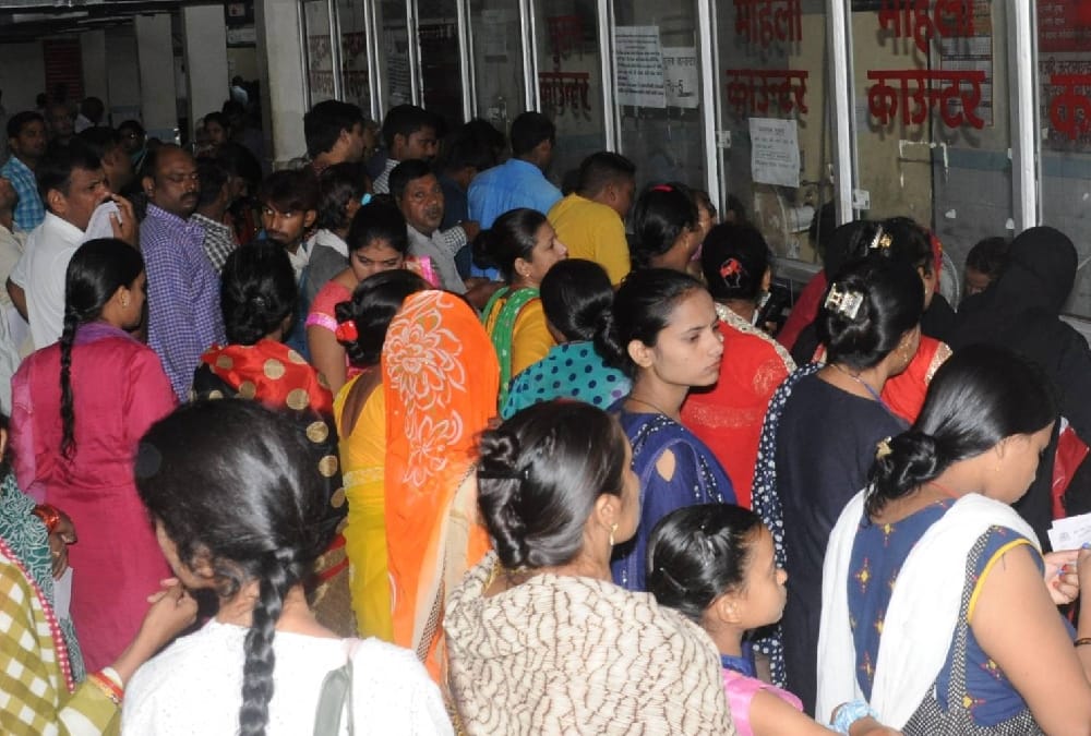 Protest in lohia hospital in lucknow.