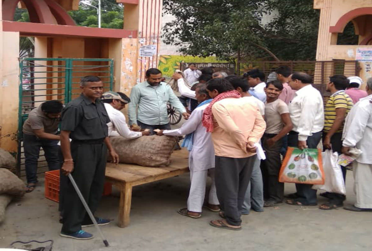 onion price at rs 25 per kg in mathura