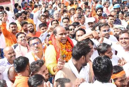 भाजपा प्रत्याशी सुरेंद्र मैथानी का धूमधाम से निकला जुलूस