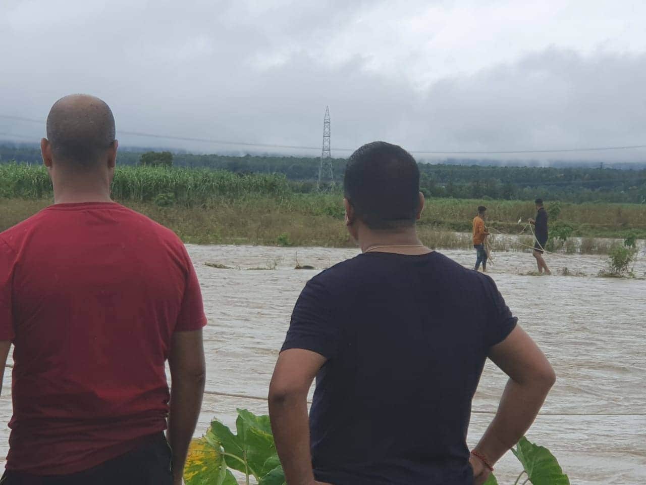 Dehradun: A sudden flood in river family stuck on island Rescue in photos