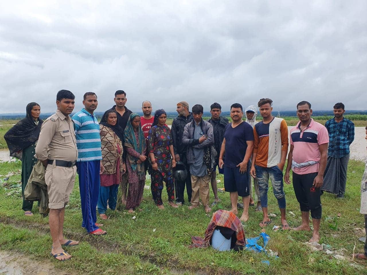 Dehradun: A sudden flood in river family stuck on island Rescue in photos