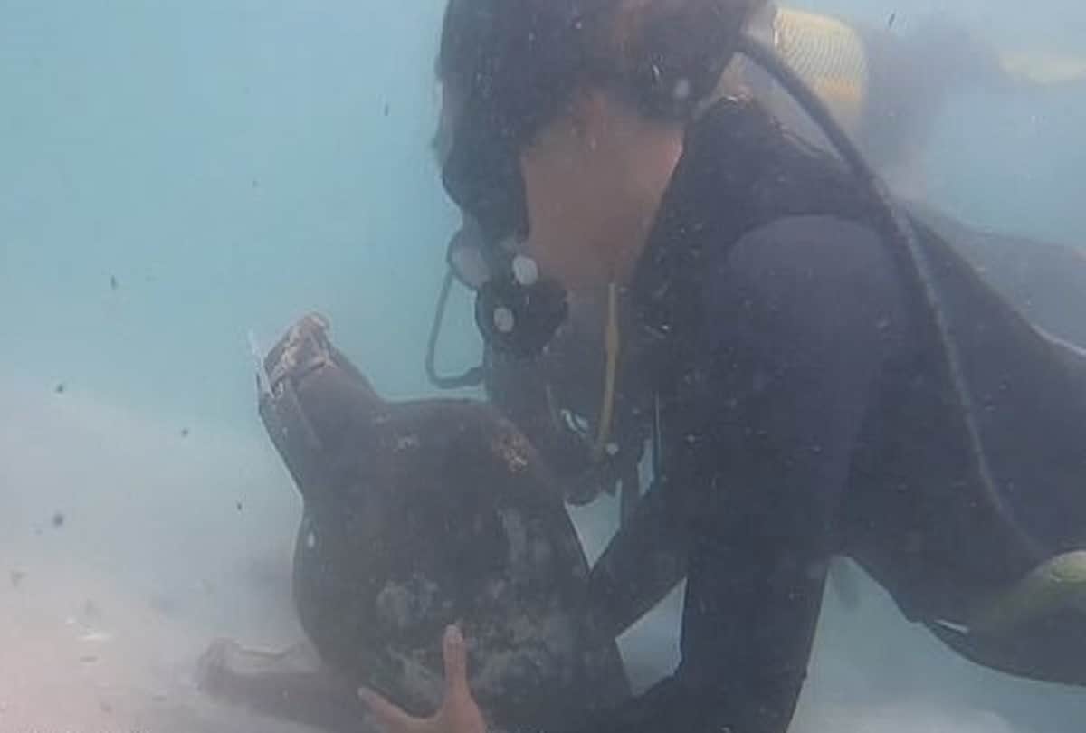 1700 year old shipwreck found on the coast of majorca spain with more than 100 Roman amphora