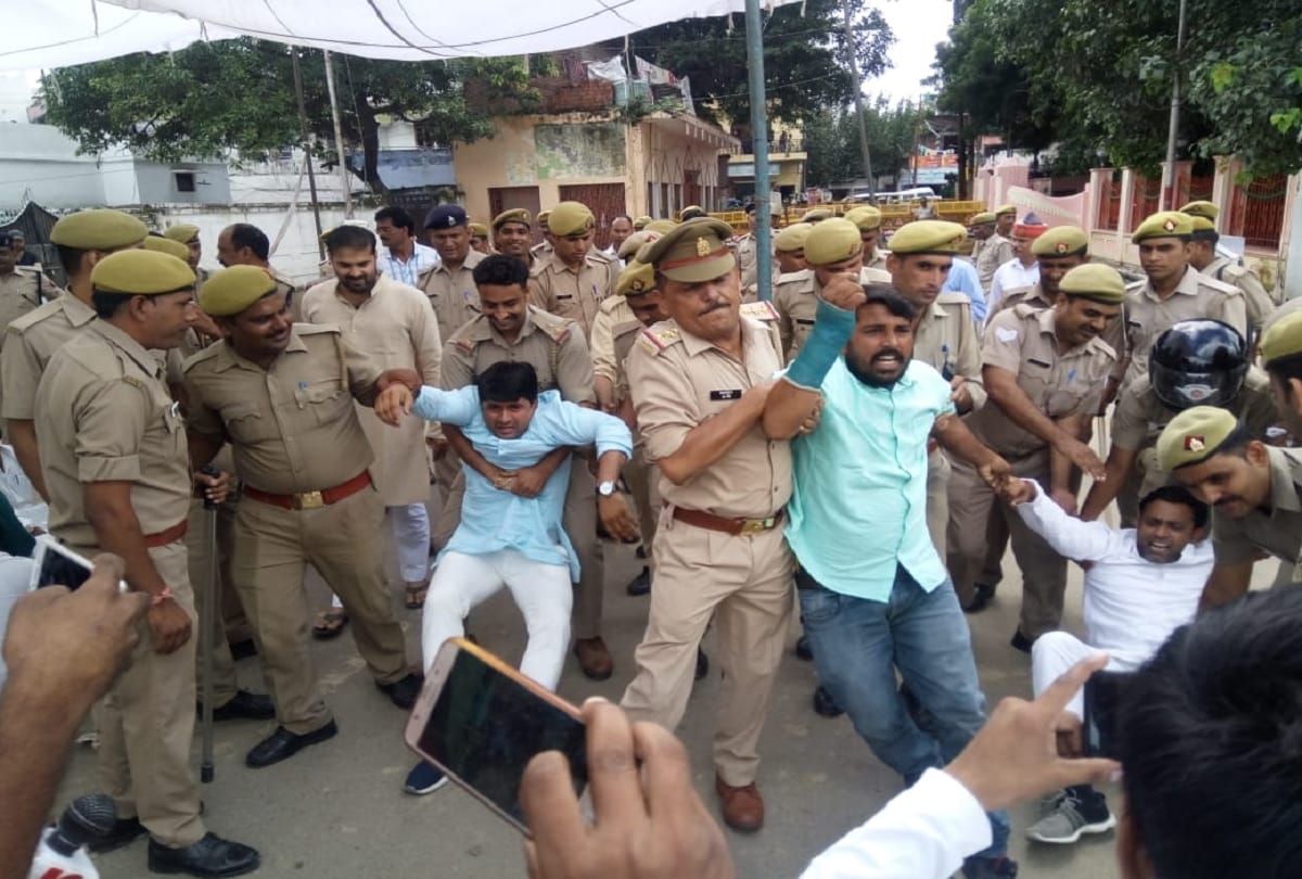 Chinmayanand case Congress Nyay Yatra to support victim law student see photos