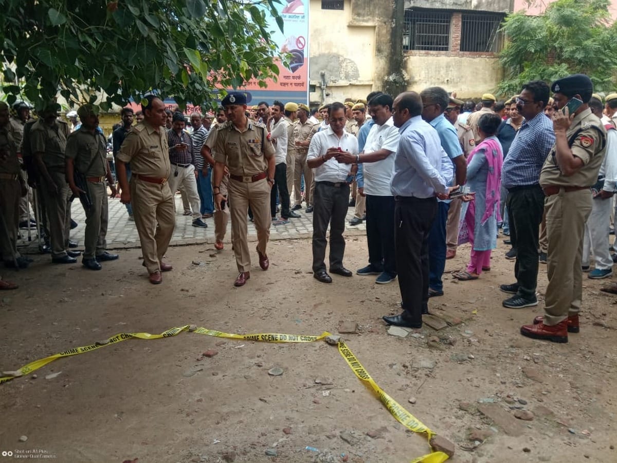 murder gun shot firing on fortuner car driver in sadar tahsil varanasi