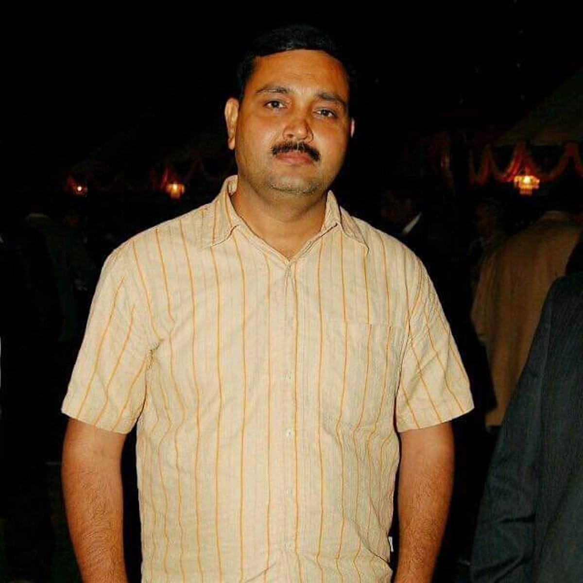 murder gun shot firing on fortuner car driver in sadar tahsil varanasi