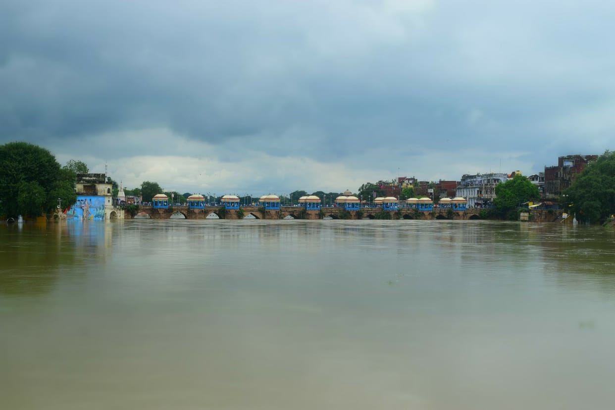 Gomti above danger mark in Kerakat